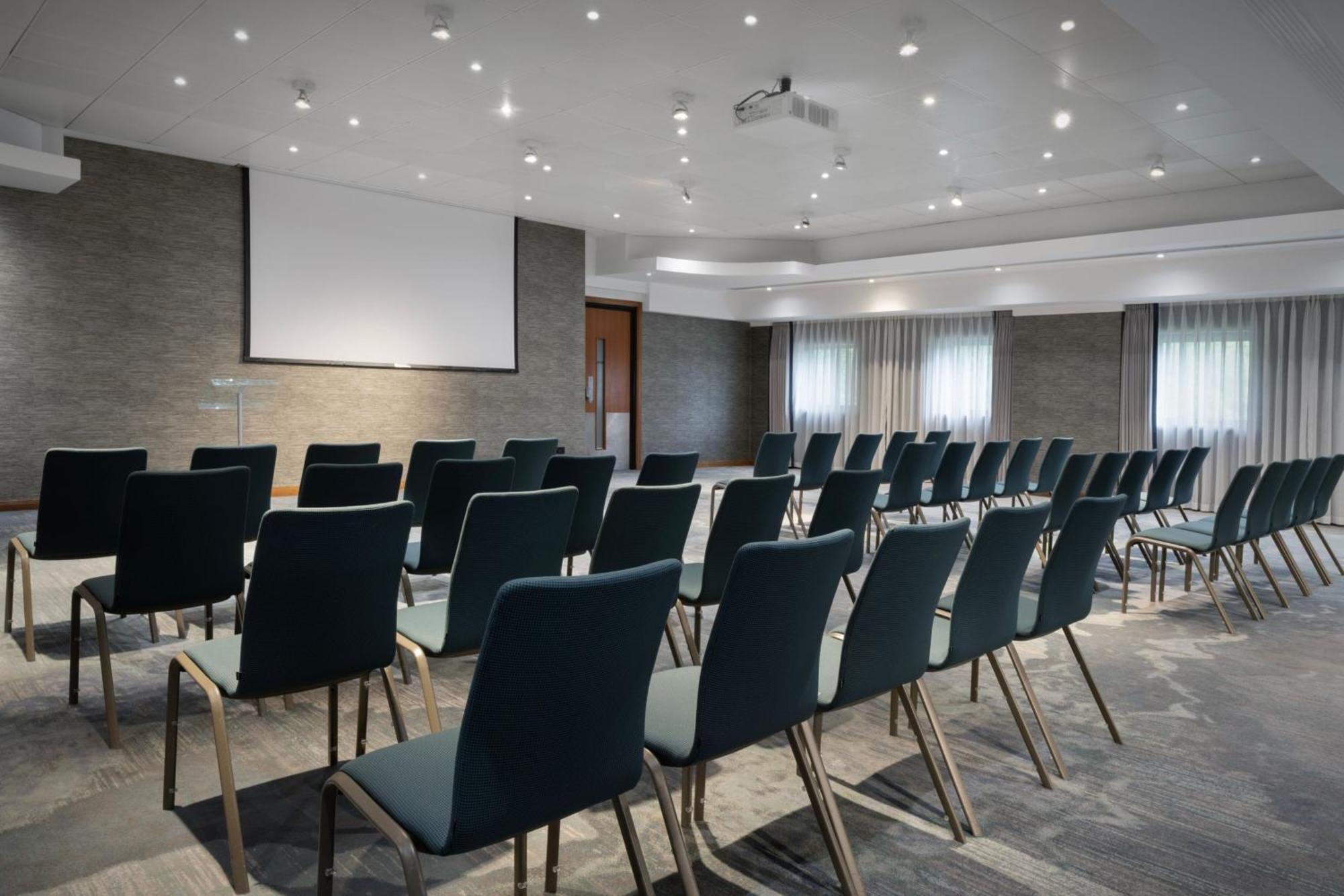 Delta Hotels By Marriott Manchester Airport Hale  Bagian luar foto