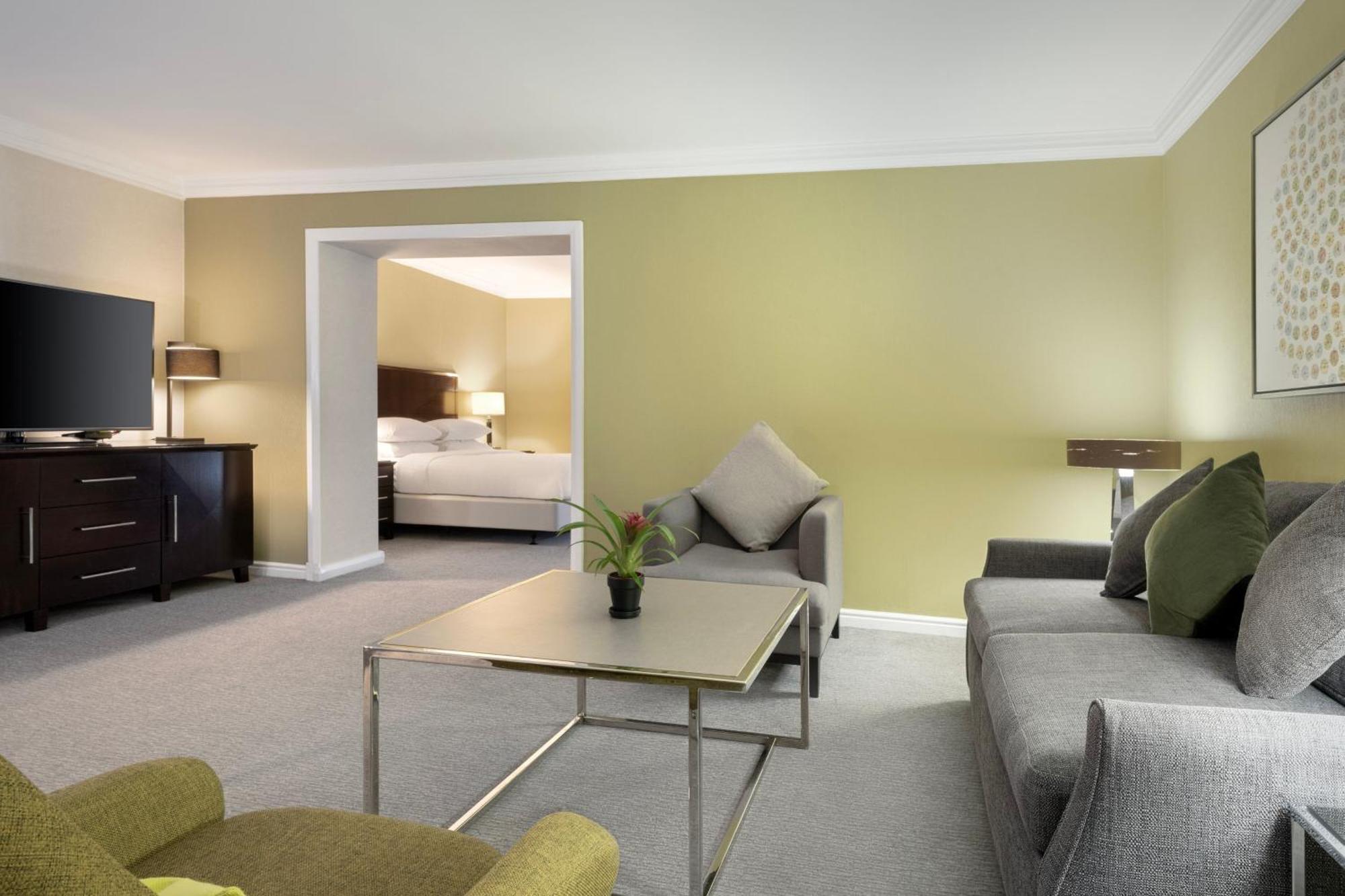 Delta Hotels By Marriott Manchester Airport Hale  Bagian luar foto
