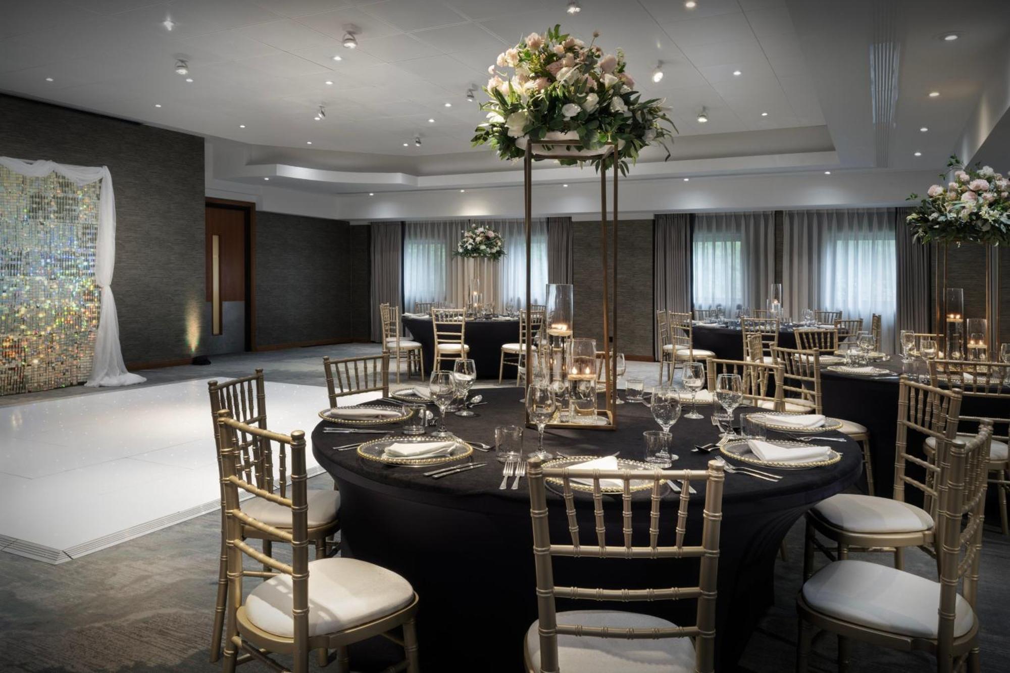 Delta Hotels By Marriott Manchester Airport Hale  Bagian luar foto