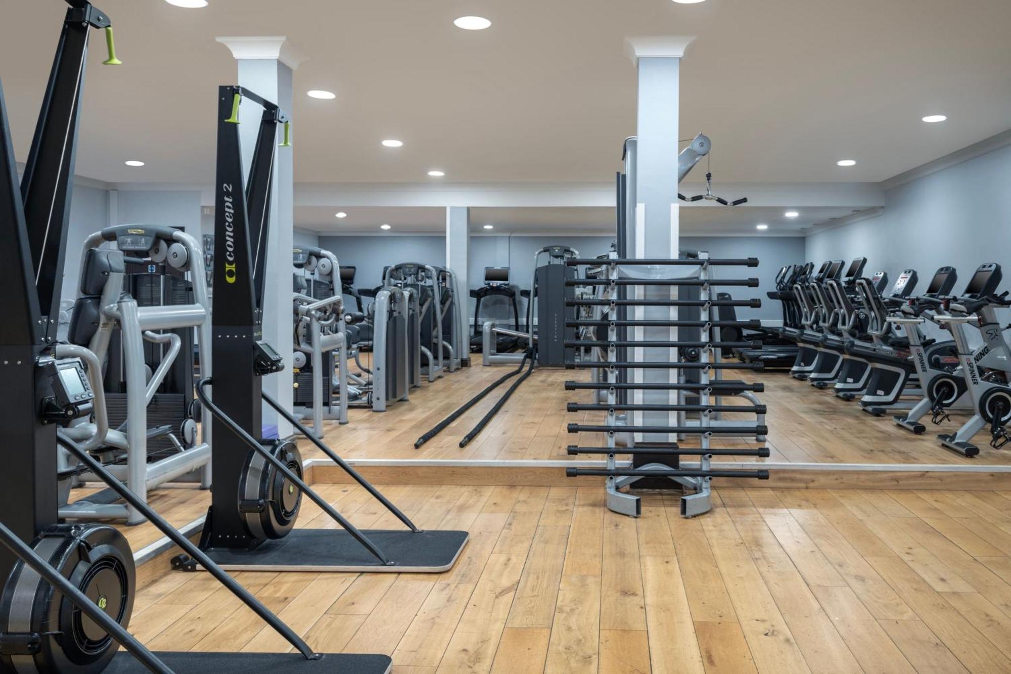 Delta Hotels By Marriott Manchester Airport Hale  Bagian luar foto