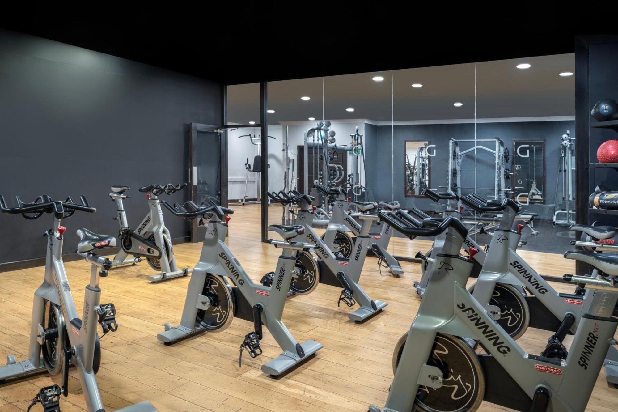 Delta Hotels By Marriott Manchester Airport Hale  Bagian luar foto