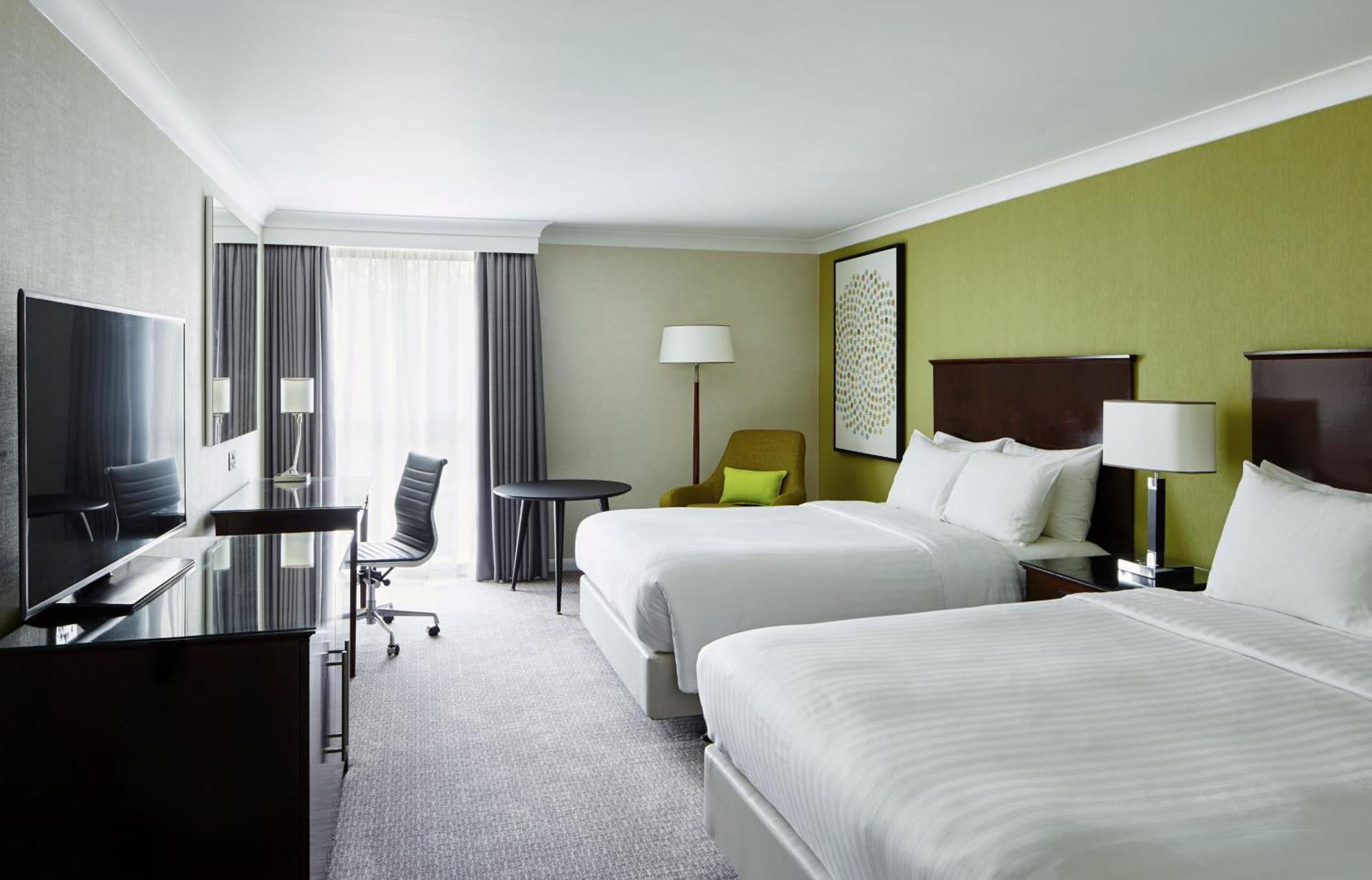 Delta Hotels By Marriott Manchester Airport Hale  Bagian luar foto