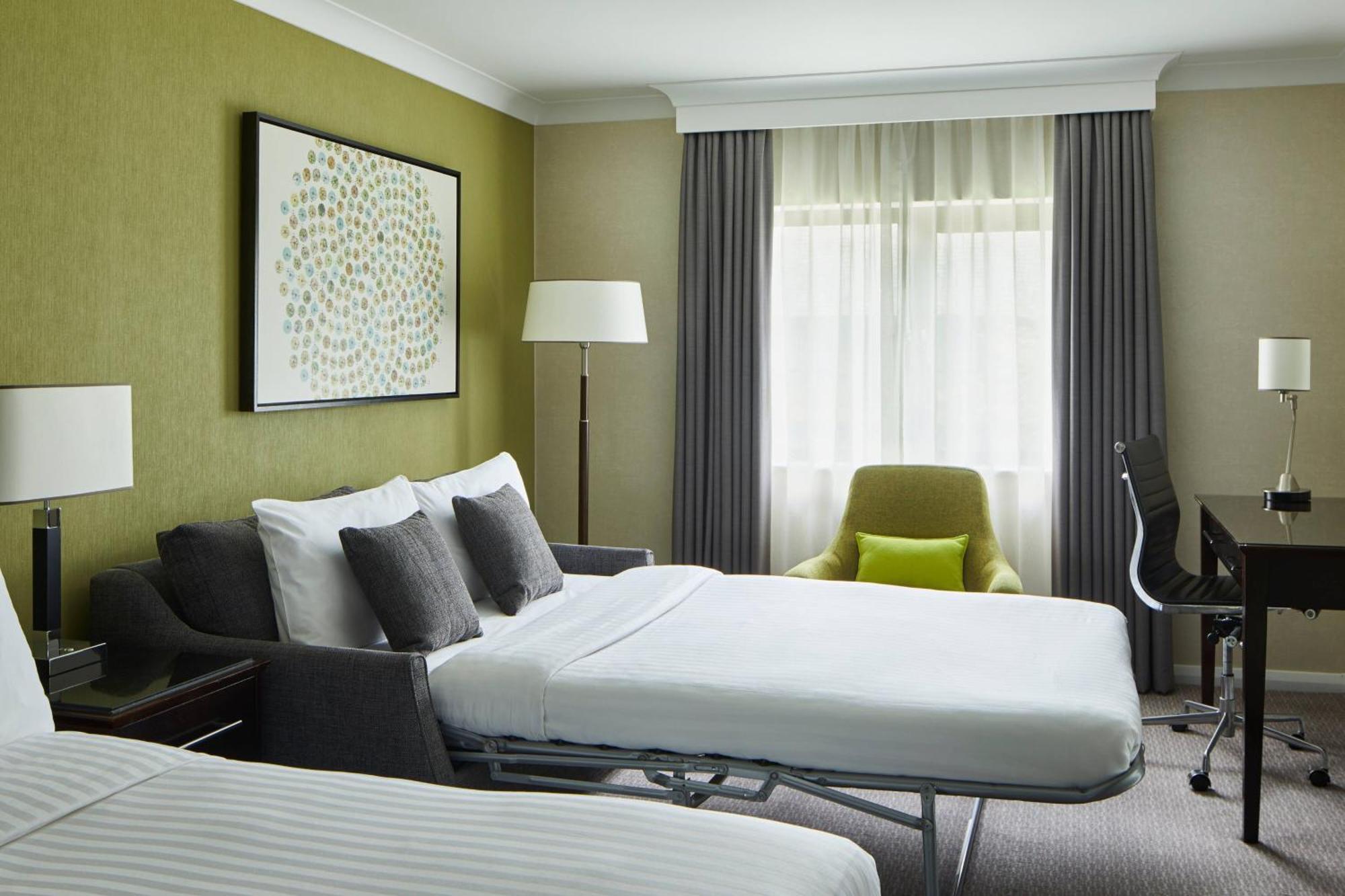 Delta Hotels By Marriott Manchester Airport Hale  Bagian luar foto