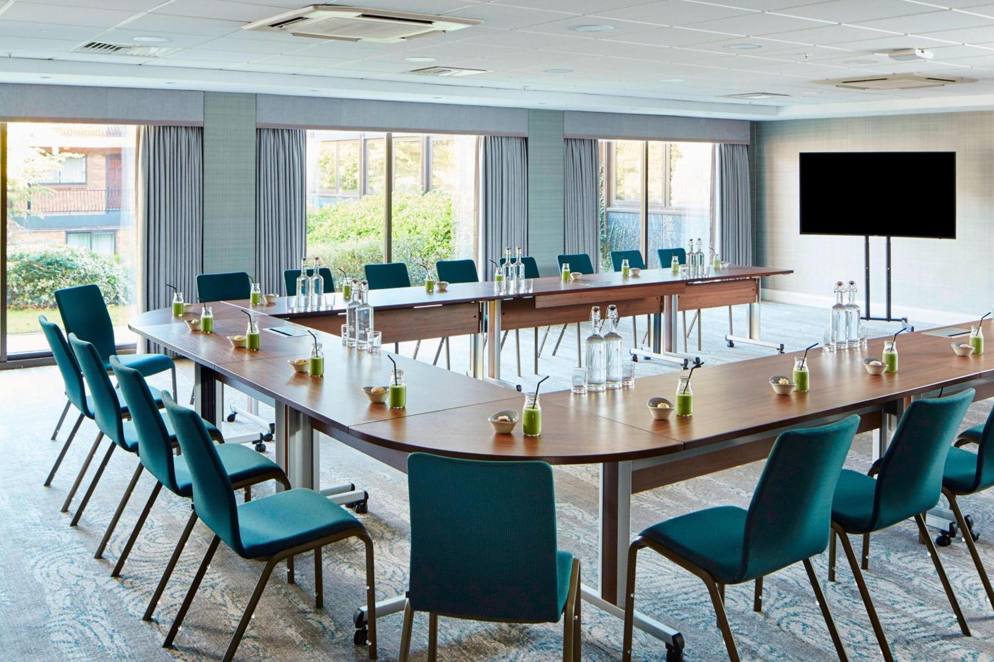 Delta Hotels By Marriott Manchester Airport Hale  Bagian luar foto