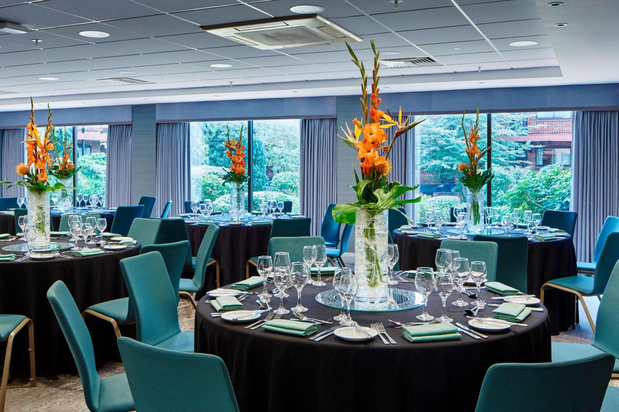 Delta Hotels By Marriott Manchester Airport Hale  Bagian luar foto