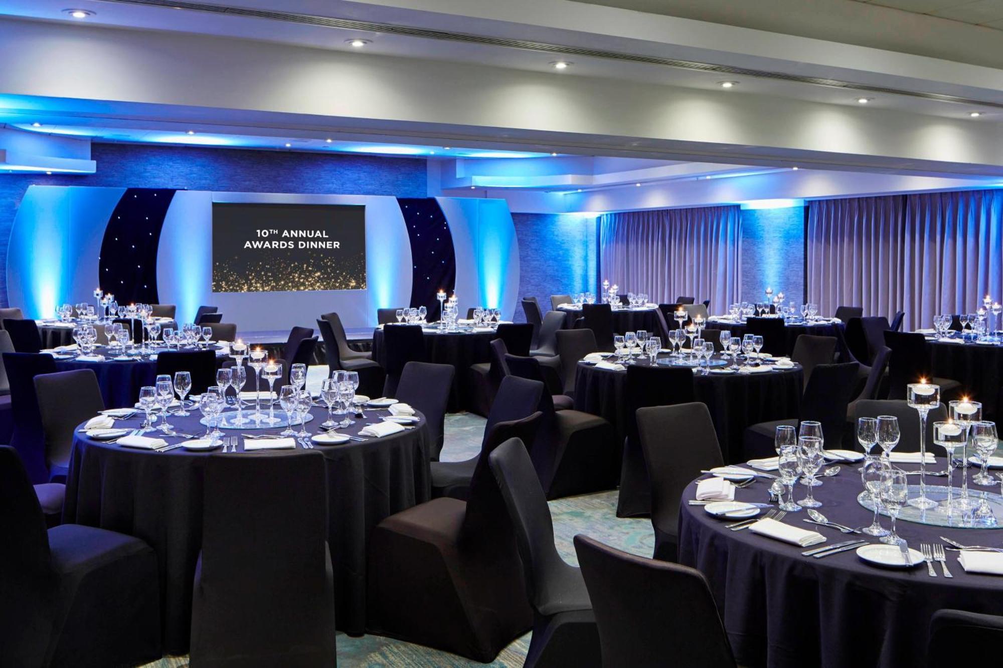 Delta Hotels By Marriott Manchester Airport Hale  Bagian luar foto