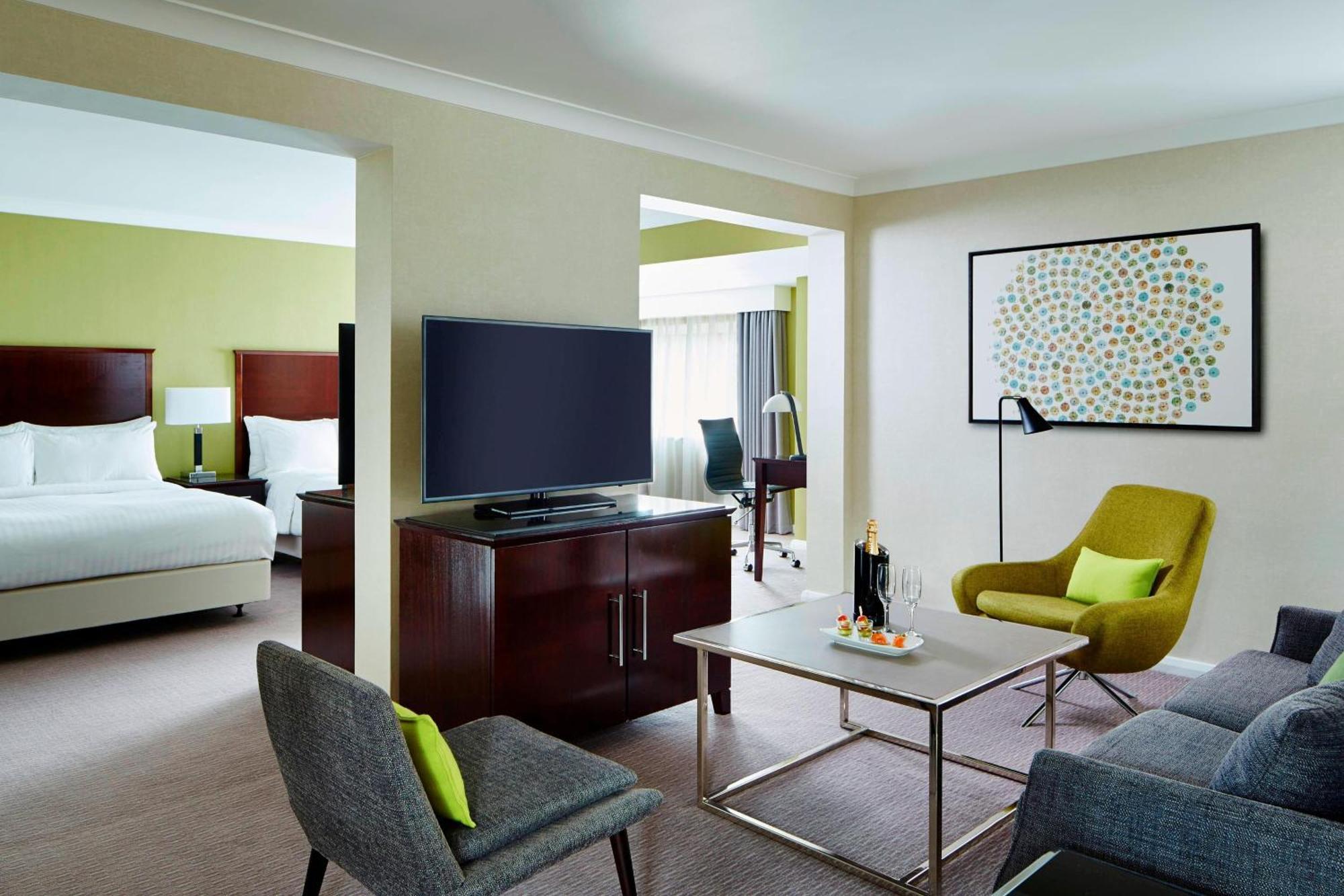 Delta Hotels By Marriott Manchester Airport Hale  Bagian luar foto