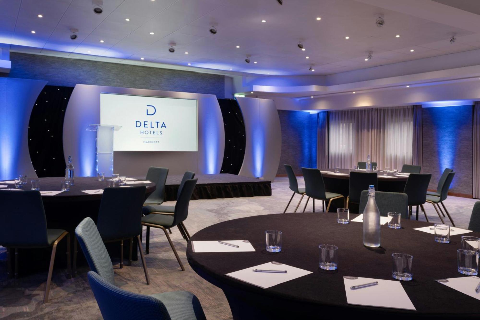 Delta Hotels By Marriott Manchester Airport Hale  Bagian luar foto