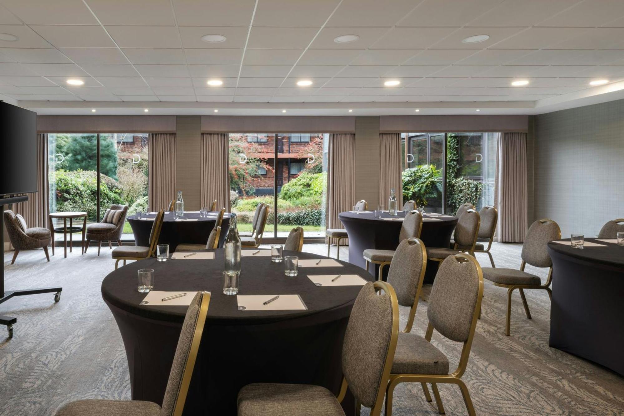 Delta Hotels By Marriott Manchester Airport Hale  Bagian luar foto