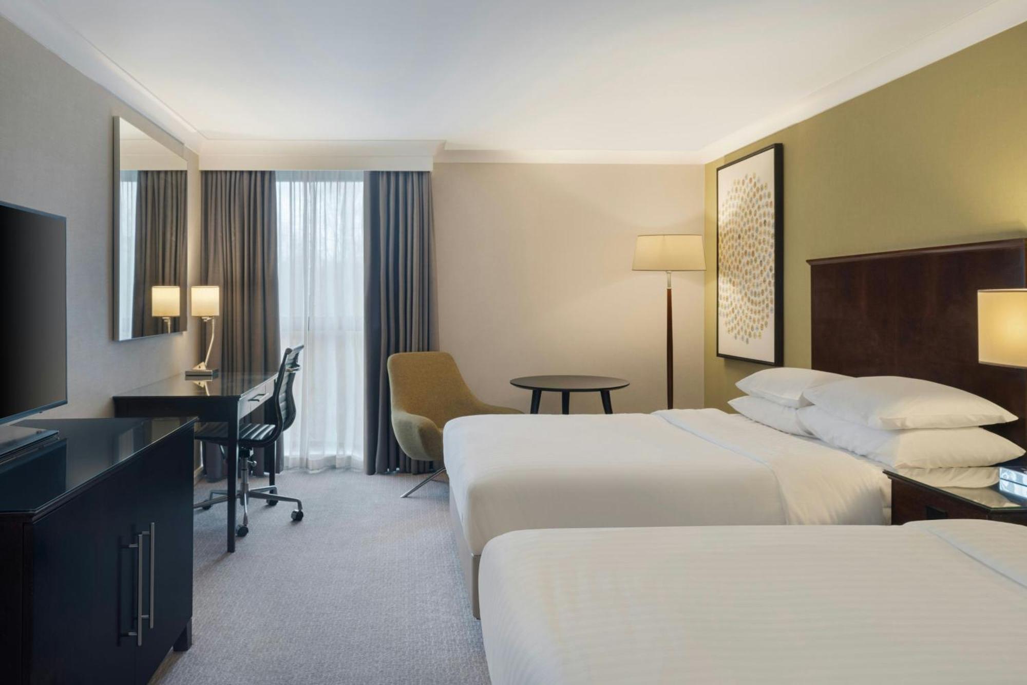 Delta Hotels By Marriott Manchester Airport Hale  Bagian luar foto