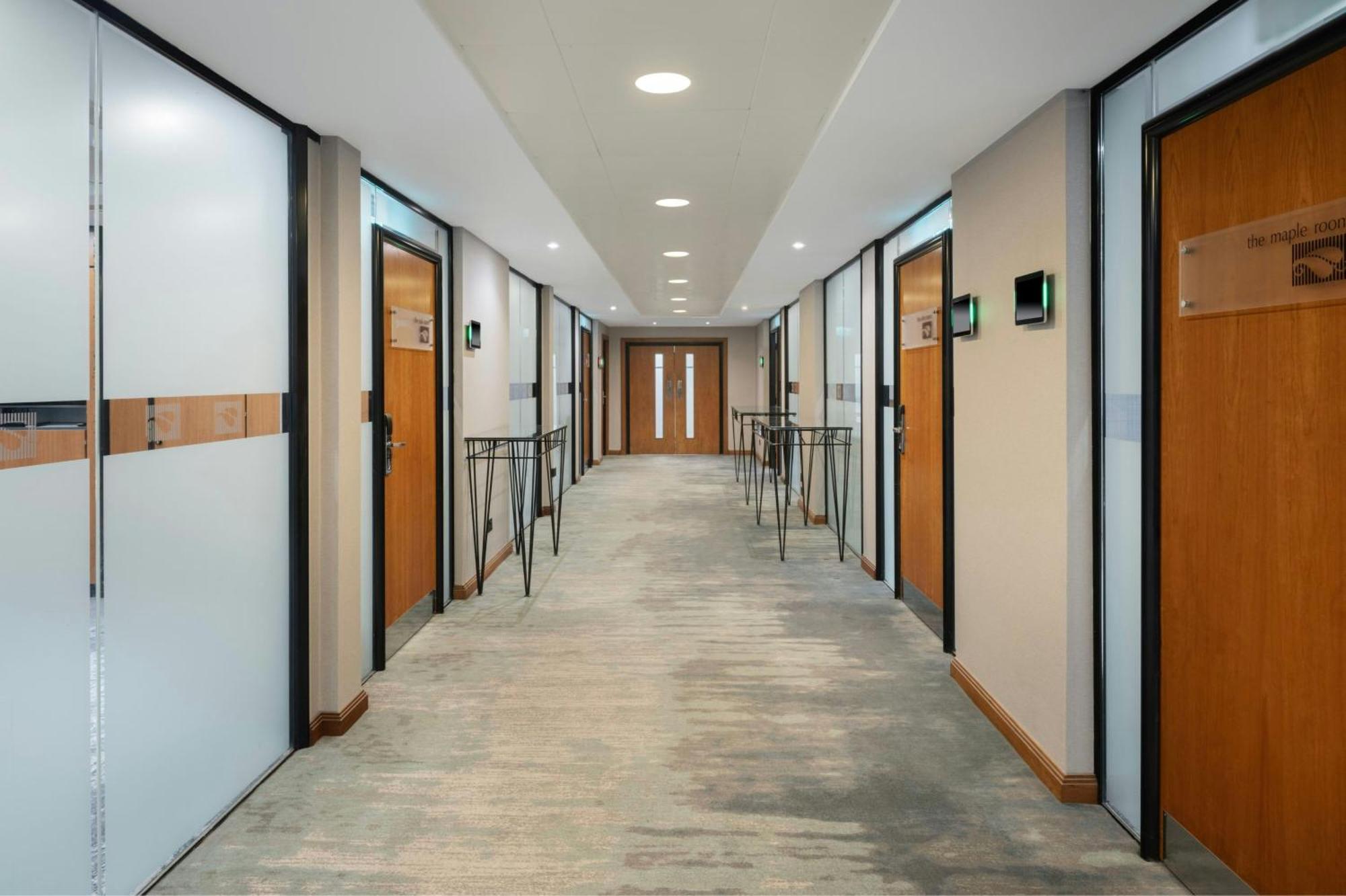 Delta Hotels By Marriott Manchester Airport Hale  Bagian luar foto