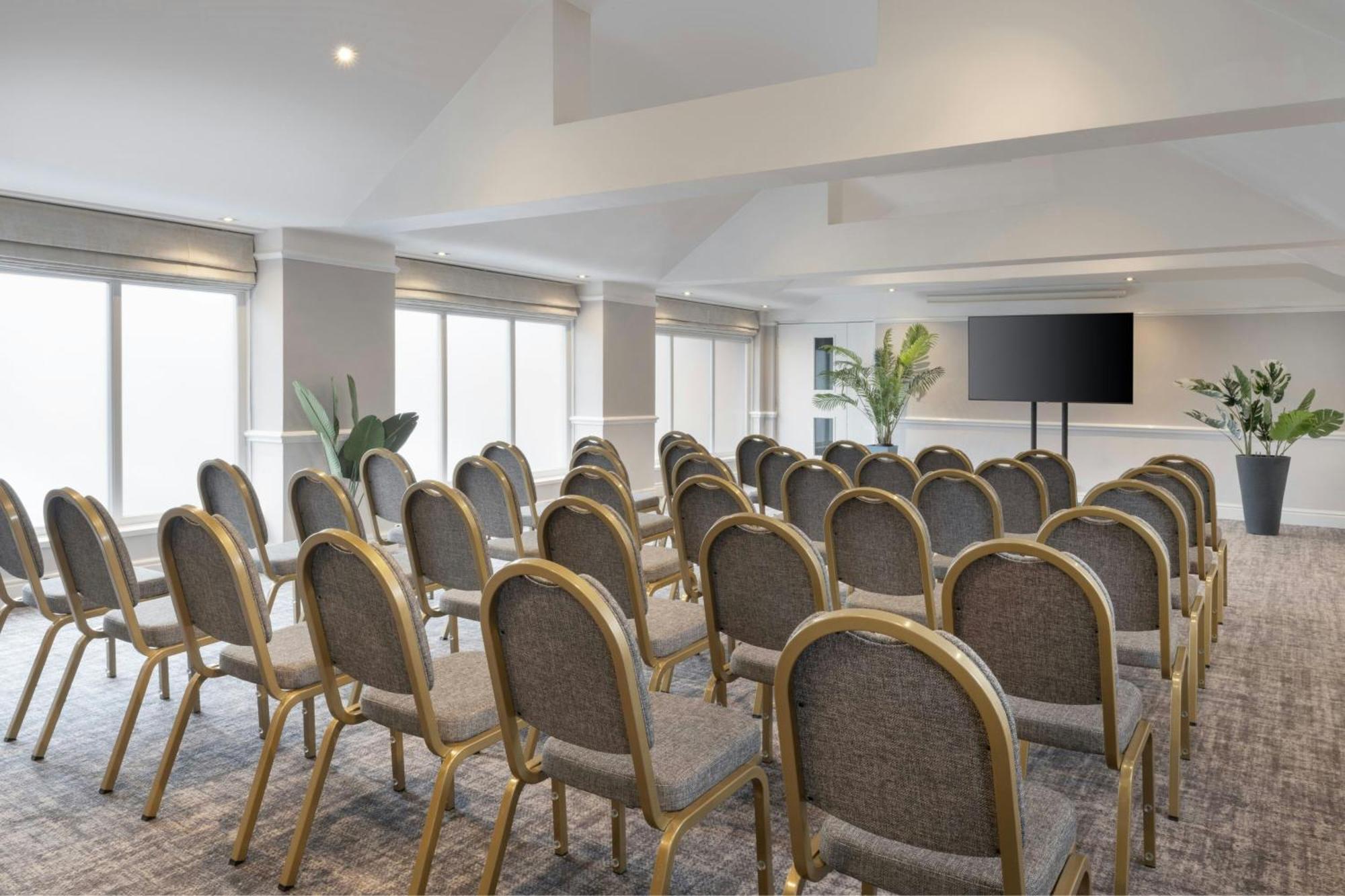 Delta Hotels By Marriott Manchester Airport Hale  Bagian luar foto